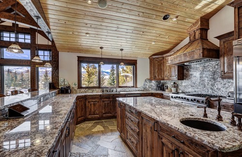 The Highlands Cabin | New! Long Ridge Lodge, Heavenly Views and Private Spa, Quiet Neighborhood.