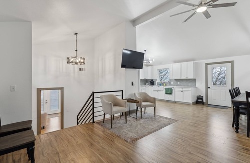 Eureka Springs House | NEW! Lost Ridge Retreat 5-Bedroom Home