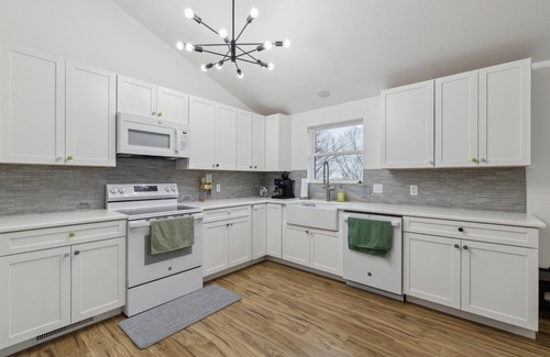 Eureka Springs House | NEW! Lost Ridge Retreat 5-Bedroom Home