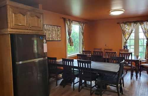 Hot Springs House | New Lower Rates! Amazing 8 Bedroom 3 Story Downtown Hot Springs! No Admin Fee!
