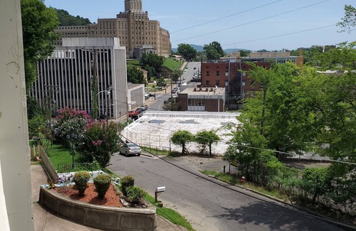 Hot Springs House | New Lower Rates! Amazing 8 Bedroom 3 Story Downtown Hot Springs! No Admin Fee!