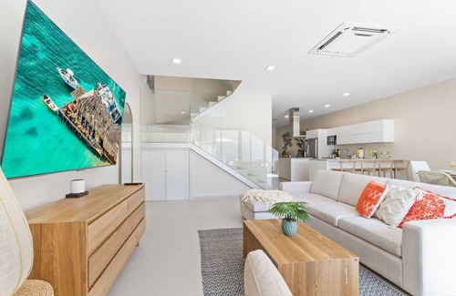 Malmok Villa | NEW Lux 4BR Villa w/Private Pool & Walk to Beach