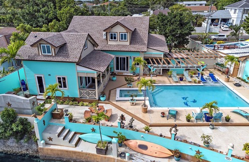 Nassau Cottage | NEW LUXE Canal-Front Cottage in THE BAHAMAS!