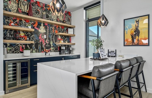 Dripping Springs House | NEW|Luxe Estate|Pond|Pool|Pickleball|Animals|22Ppl