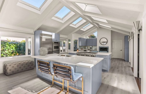 La Jolla Shores House | New Luxe Remodel,Walk to Beach, Ocean Views, Spa