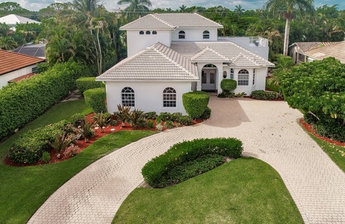 Coquina Sands House | NEW! Luxurious 4BR/4Ba house, large Pool & Garden by the Naples Beach Hotel !