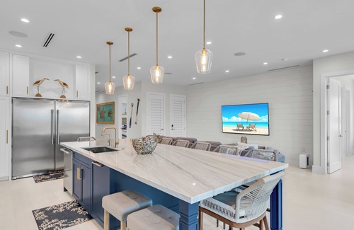 Marathon House | New!Luxurious & spacious waterfront 4 bedroom house in Marathon with endless fun