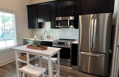 Auburn Cottage | New Luxury 1BR Cottage in Downtown Auburn!