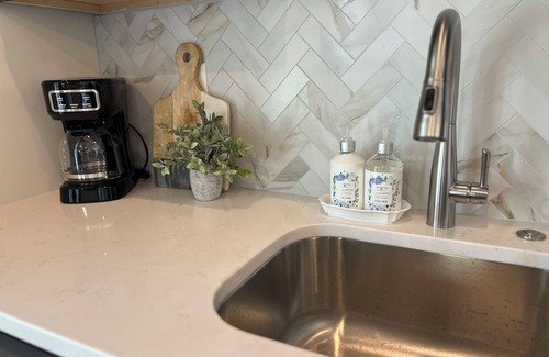Auburn Cottage | New Luxury 1BR Cottage in Downtown Auburn!