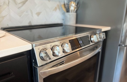 Auburn Cottage | New Luxury 1BR Cottage in Downtown Auburn!