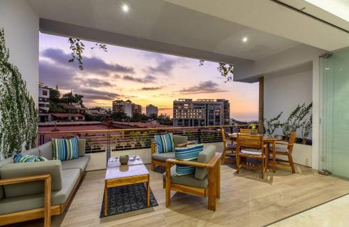 Alta Vista Apartment | New! Luxury 2bd 2ba Romantic Zone Largest Pool in PV Sea View Balcony