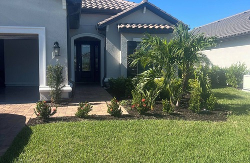 Biggar House | New luxury 3/3+ home in Esplanade Lake Club