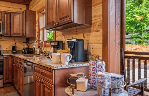 Caton Cabin | NEW Luxury 8BR-Indoor Pool/Outdoor Movie Theater!