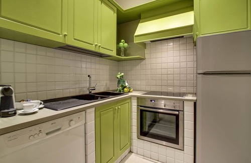 Duomo Apartment | New Luxury Apartment Duomo View 4 sleeps, 2 bedrooms, 2 bathrooms, AC, WiFi