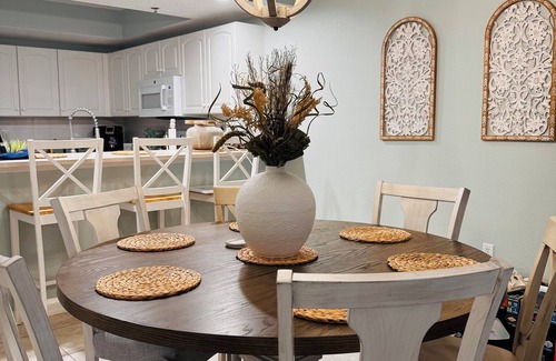 New Smyrna Beach Condo | New luxury Beach Condo“Casa del Mar” Walk to beach, resort style amenities