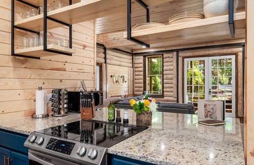 Eureka Springs Cabin | New Luxury Cabin w/King Beds, Game Room and Fire Pit