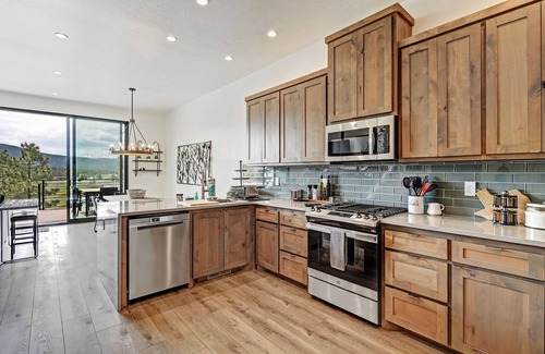 Angel Fire House | New Luxury | Close to Slopes | WiFi | Hot Tub | Valley View Villa 9