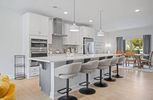 Wake Forest Condo | NEW Luxury Condo, Rooftop Terrace, EV Charger!