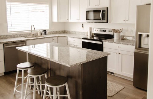 Sweetwater House | NEW Luxury Home, Garden City, Bear Lake, 15 Bed, IDEAL BEACH ACCESS
