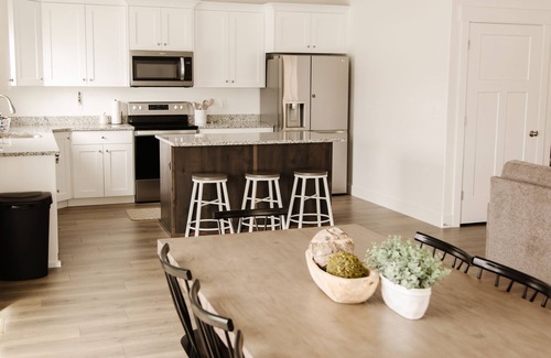 Sweetwater House | NEW Luxury Home, Garden City, Bear Lake, 15 Bed, IDEAL BEACH ACCESS