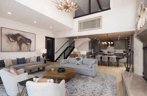 Big Sky House | New! Luxury home near Town Center with hot tub and a home gym