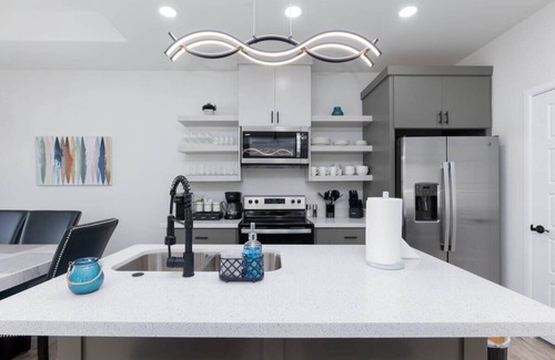 Harlingen House | New Luxury Poolside Escape w/Tesla Parking/Charger