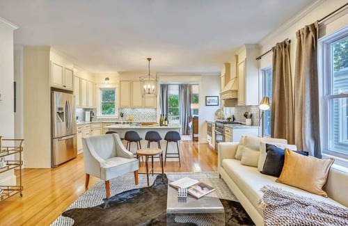 Forest Hills - Woodbourne Condo | New Luxury Renovation | near T