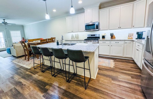 Auburn - Opelika House | New luxury townhome 4 miles from Auburn University.
