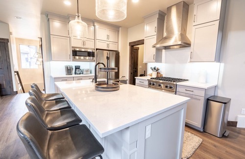 Park City House | New Luxury Townhome-perfect vacation getaway -sleeps 8-11