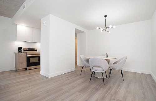 Downtown Montreal Apartment | New Luxury Unit in Heart of MTL 901 | Metro access