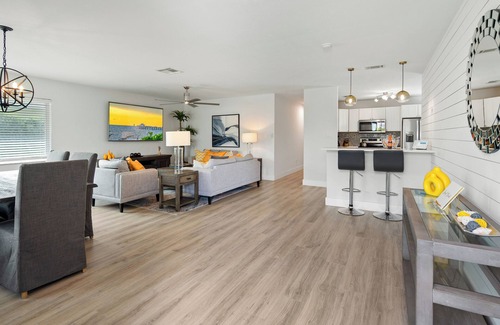 Naples Park Villa | New Luxury Villa with Heated Pool & Spa near famous Vanderbilt Beach & Mercato.