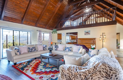 Oakhurst House | New! Majestic Views, Pool, Sleeps 20+, 2 Mstr BR, close DT Yosemite, Bass Lake