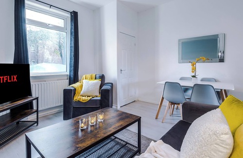 Swinton House | *NEW* Maple House, a cosy 2 bedroom newly refurbished house, sleeping up to 5 people with FREE WiFi