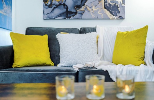 Swinton House | *NEW* Maple House, a cosy 2 bedroom newly refurbished house, sleeping up to 5 people with FREE WiFi