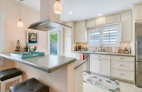 Singer Island House | NEW! Mermaid Coastal Retreat-Wlk to Beach &Relax!