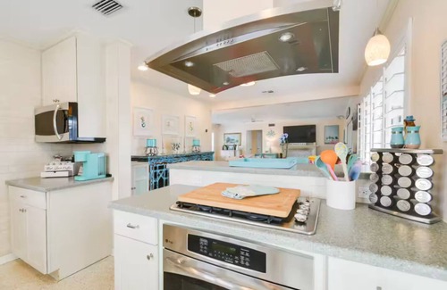 Singer Island House | NEW! Mermaid Coastal Retreat-Wlk to Beach &Relax!