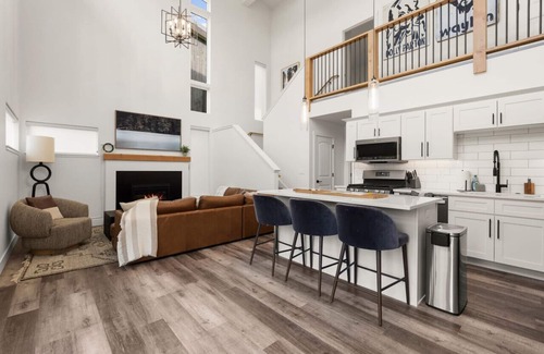 Whitefish House | New! Meticulously Designed 3BR, 3.5B with Pool, Hot Tub, Fire Pit Access!