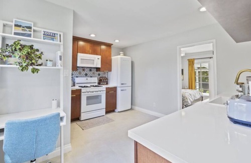 Ventura House | New Midcentury in the heart of Ventura-5 min bike ride to beach or downtown