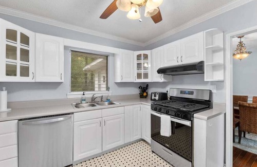 Mobile House | NEW Midtown 4 BD 3 BA | Sleeps 20 | Mardi Gras