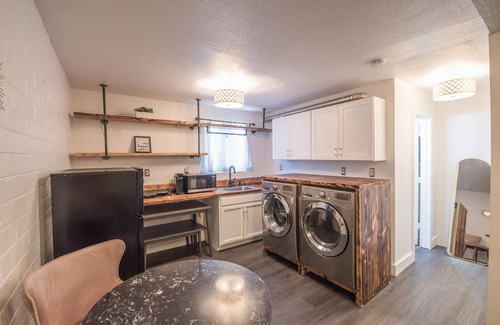 Camelback East Apartment | NEW★ Midtown Studio ★ Near Biltmore & Airport ★