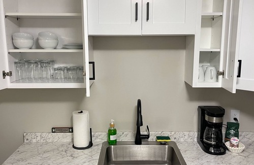 West Lebanon Apartment | NEW - Mins To DHMC/Hanover - Full Kitchen - Pet Friendly -Queen Size Bed