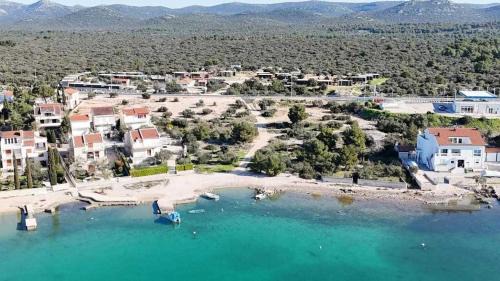 Pirovac House | New! Mobile Home Domina near the beach with shared pool