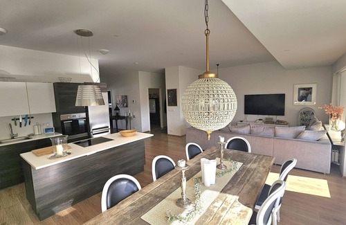 Downtown Apartment | New Modern 3BR, Great View & Private Parking