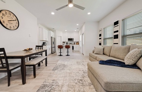 Grand Prairie House | New Modern 3Br Home 9 minutes from DFW Airport 12 minutes from AT&T Stadium