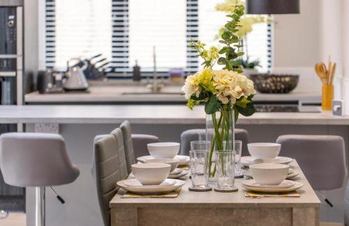 Oxford House | New, modern 4 bed, 3 bath house ,free parking
