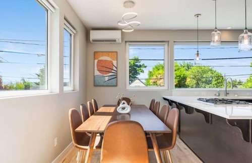 West Woodland House | *NEW* Modern 4B3.5BA w/Rooftop in Ballard/Fremont