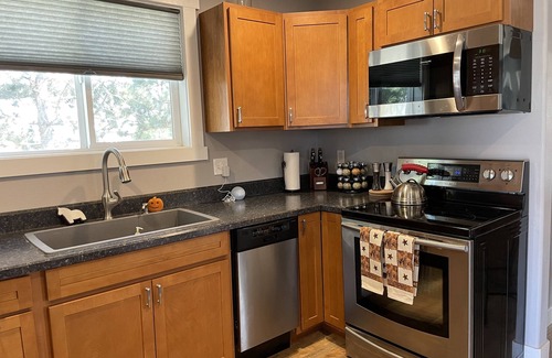 Crooked River Ranch House | NEW! Modern, Close to Nature | Working Farm Stay