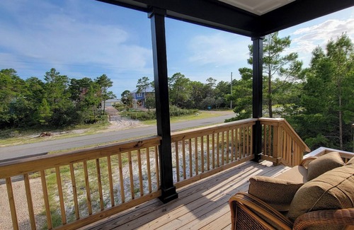Alligator Point House | New modern home, 3 minute walk to the beach, on bike trail, full RV hookup