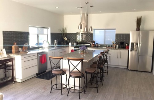 Camelback East House | New Modern Home close to Phoenix Mountain