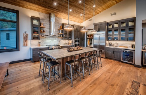 Truckee House | New modern home with spectacular view on 5 private acres